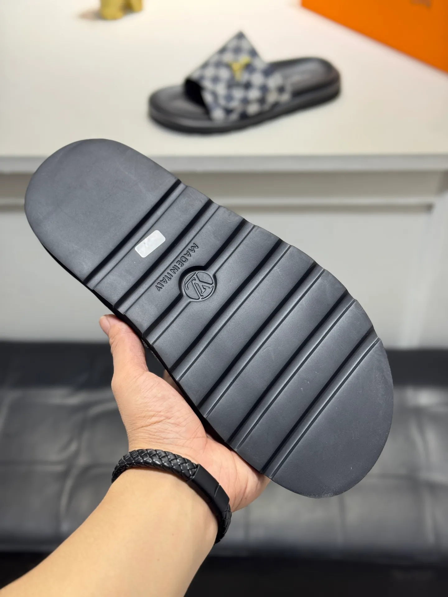 Men's Men's Shoes💰360 [New Style]🦇🦇Top Original [Louis Vuitton] Slippers for Couples👫Spring and Summer Style🎯🎯As an active family in the fashion industry ⭐ Lv takes bold innovation as its true nature ⚡Fabric and floral with hardware🔥Clean and neat ⚡Fashionable and elegant🌹Multiple colors available Size: 36-44 (45. Customized